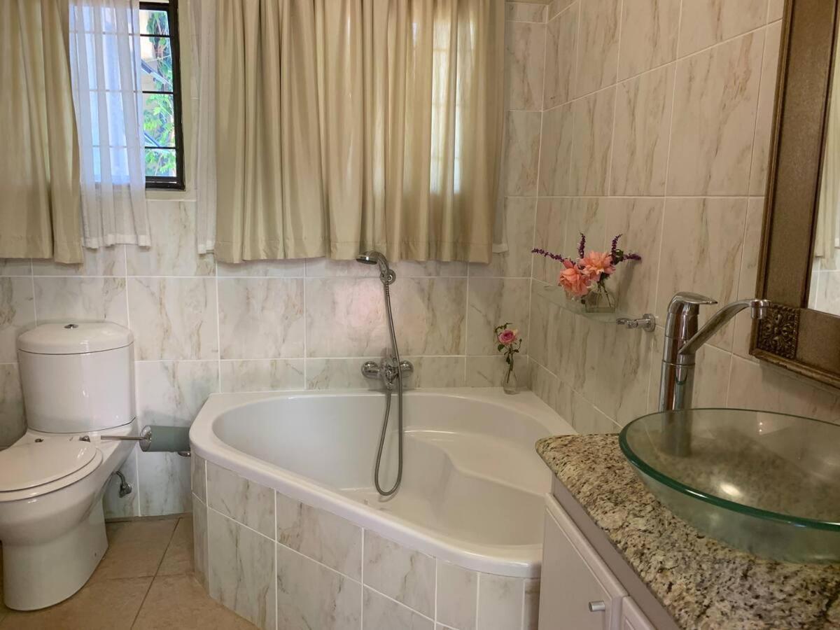 Mountain Rose Guesthouse Louis Trichardt Esterno foto